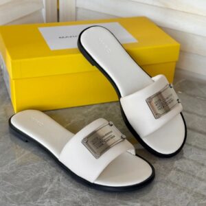 MARC JACOBS